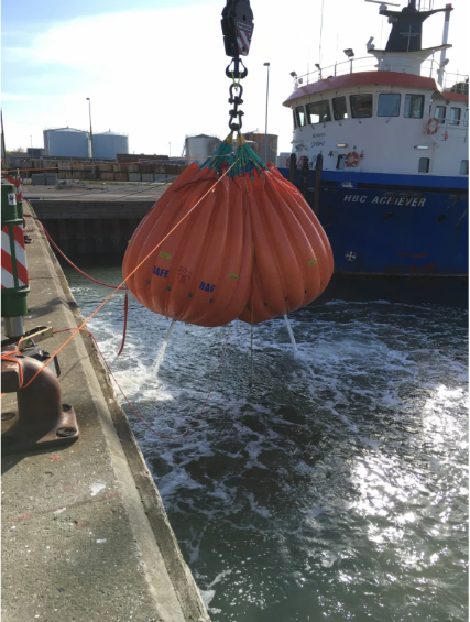 Ladda bild i galleriet, Safe T Made Vattensäck för marin provbelastning WLL 5T.
